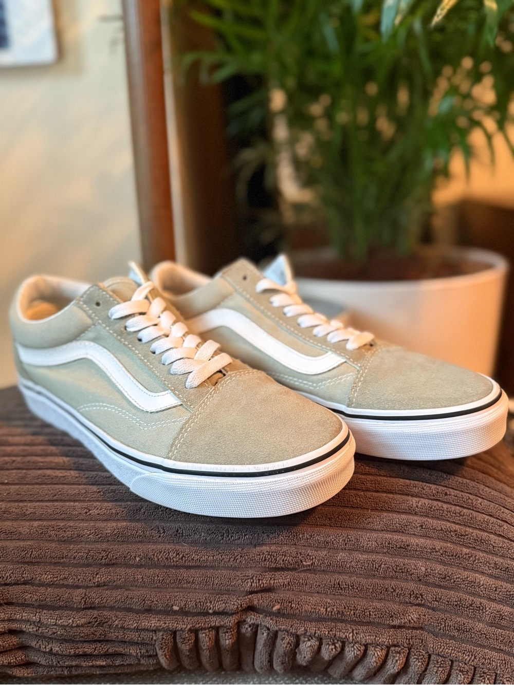 Vans Old Skool Beige Tan White Suede Sneakers Women’s 8 Men’s 6.5
